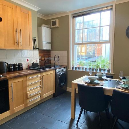 Spacious 2-Bed Flat With Garden, 3 Minutes Walk From Oval Tube Station London Luaran gambar